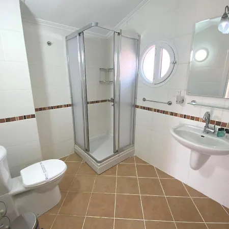 Oasis C7 فيلة